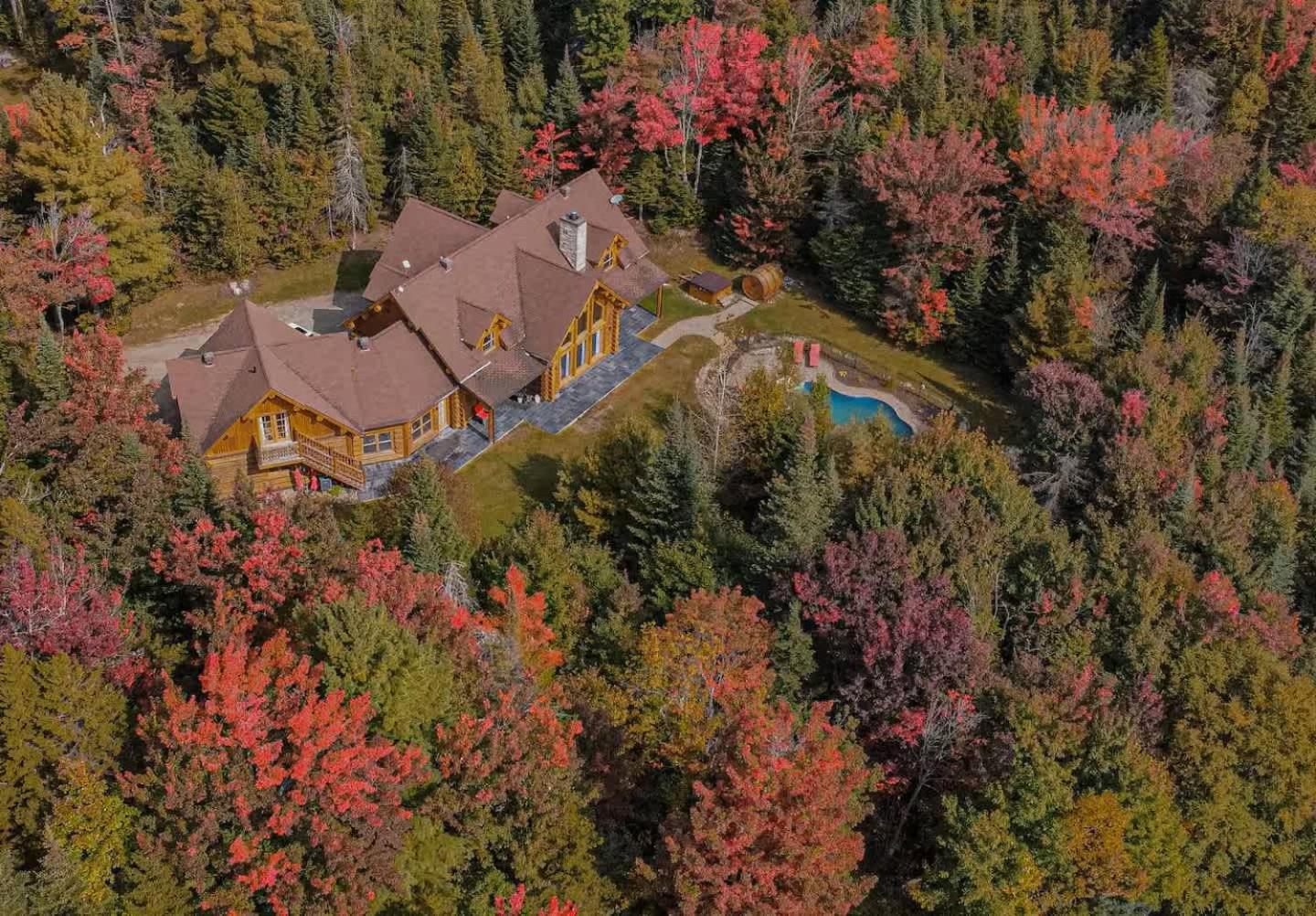 Executive Plus 44 - Majestic Log Chalet With Hot Tub Sauna Heated Pool And Close To Activities Mille-Isles Exteriör bild