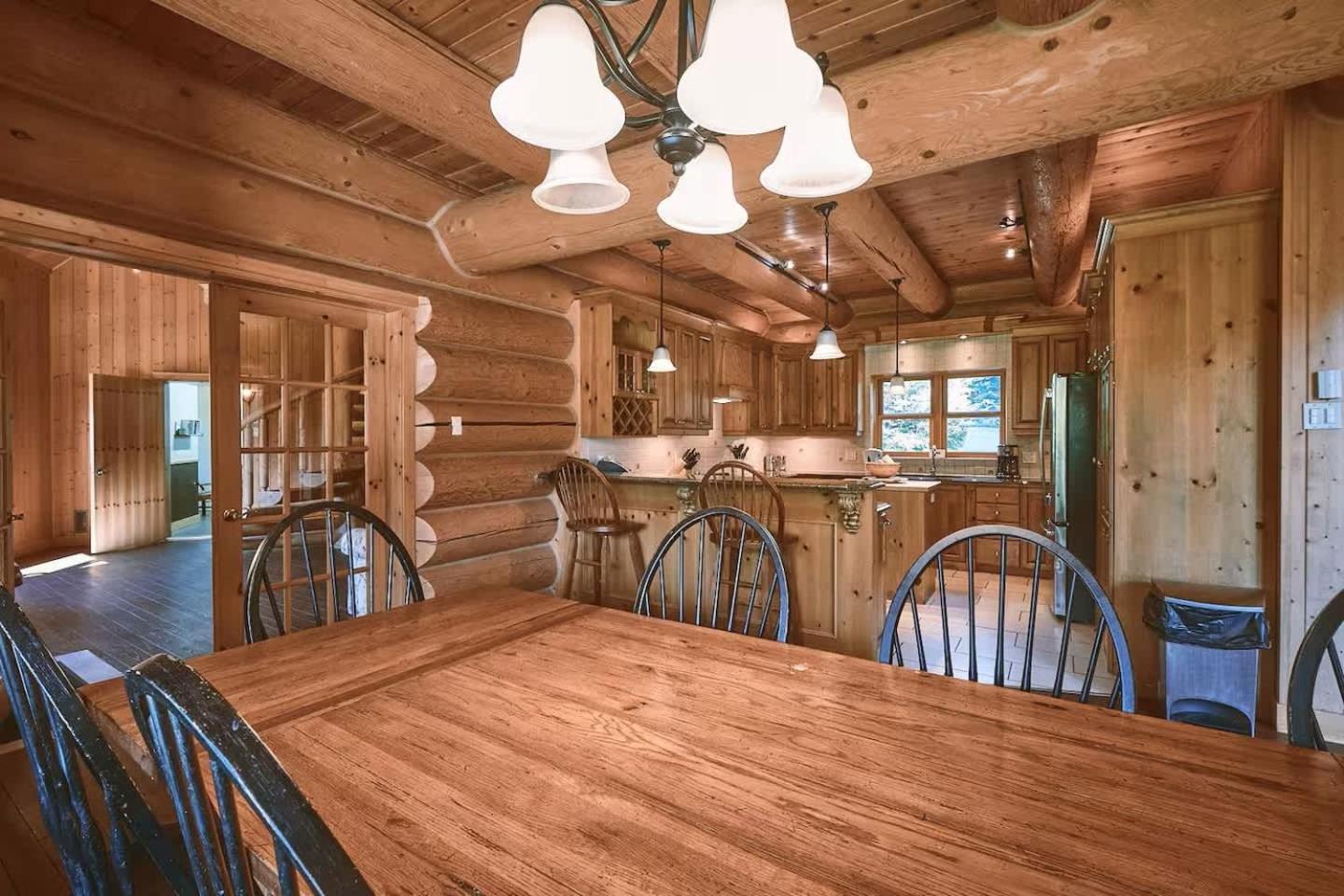 Executive Plus 44 - Majestic Log Chalet With Hot Tub Sauna Heated Pool And Close To Activities Mille-Isles Exteriör bild